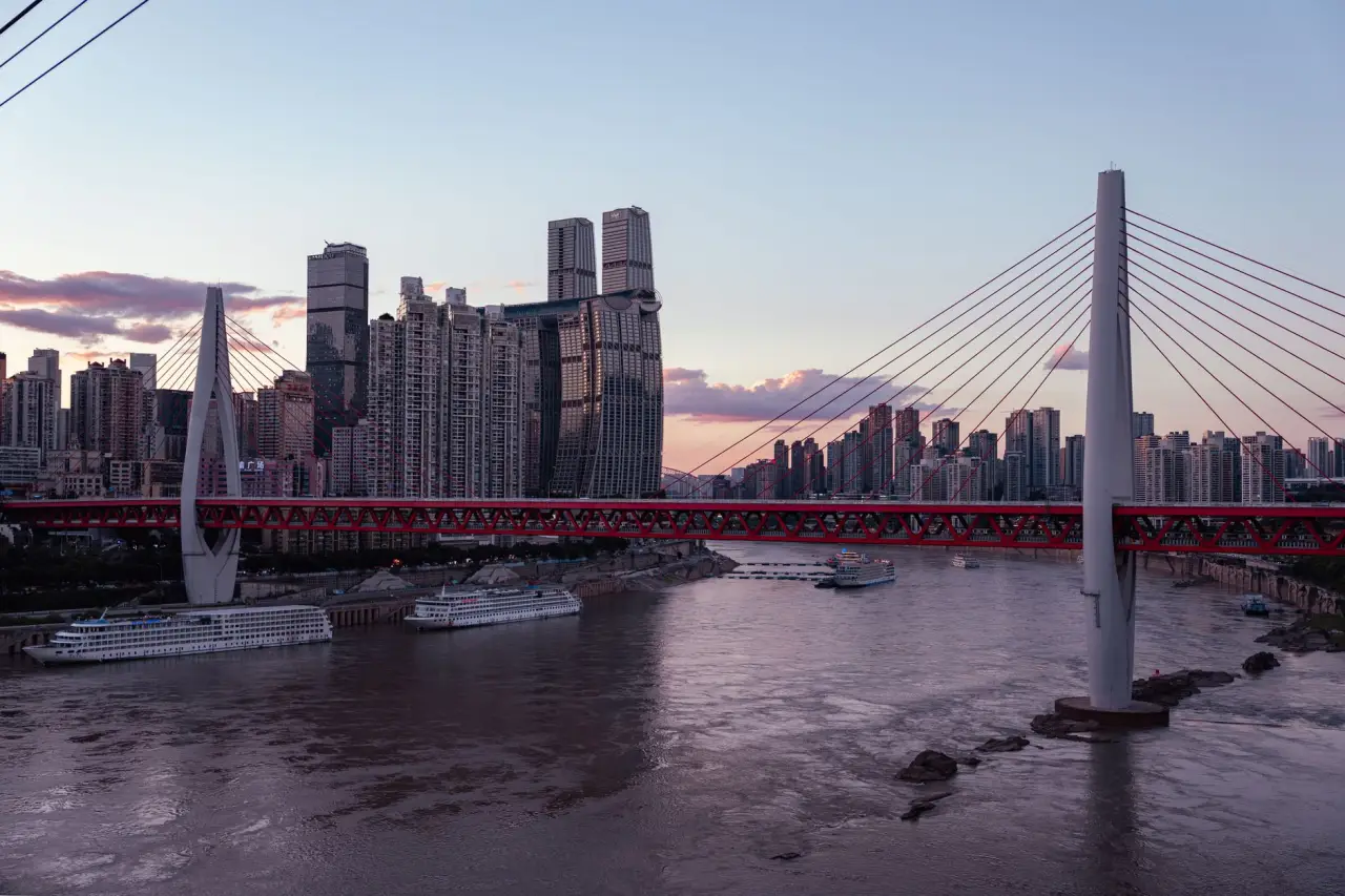 2024年互联网保险服务对比：聚保保险网与传统投保渠道差异分析