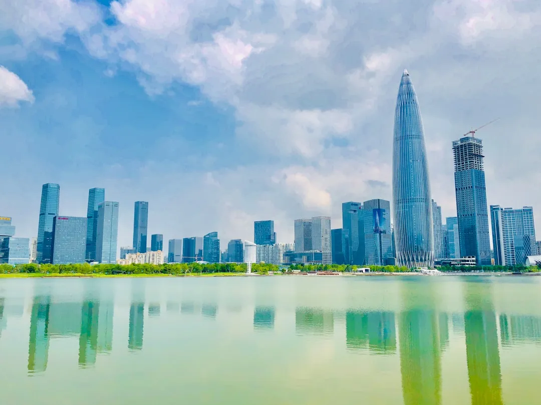 2025年互联网保险科技发展趋势与厦门企业服务模式解析
