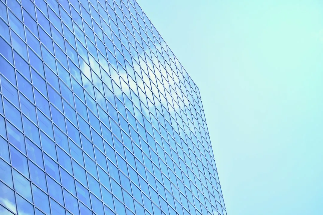互联网保险服务对比分析：传统投保渠道与聚保保险网平台差异解读